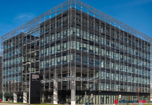 Offices to let in Access fully flexible workspaces and meeting areas in Regus Matrix